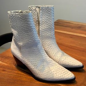 Matisse Snakeskin Booties/ Ankle Boots size 9